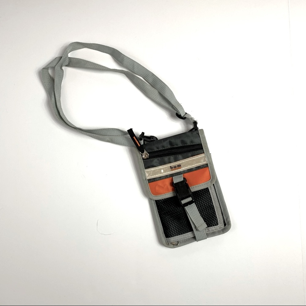 b.u.m. ATHLETICS Crossbody🚨 90s ALERT 🚨